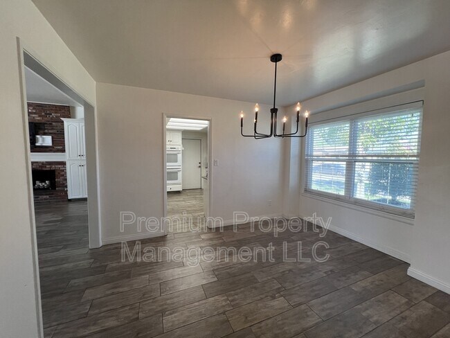 Building Photo - 517 Brightwood St