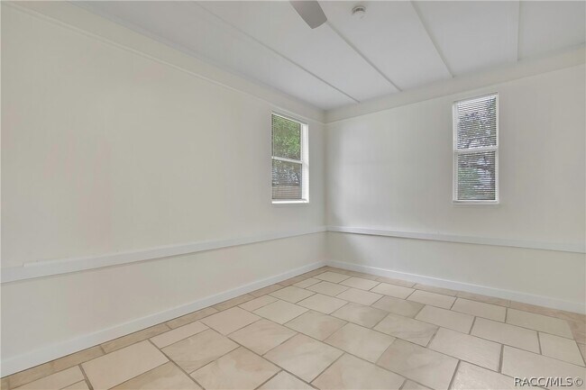 Building Photo - 1019 E Turner Camp Rd