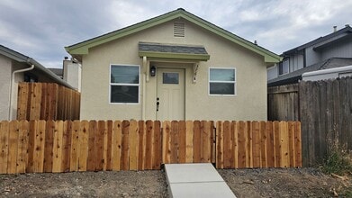 Building Photo - 376 Marna Dr