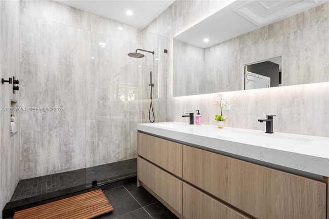 Building Photo - 113 NE 101st St