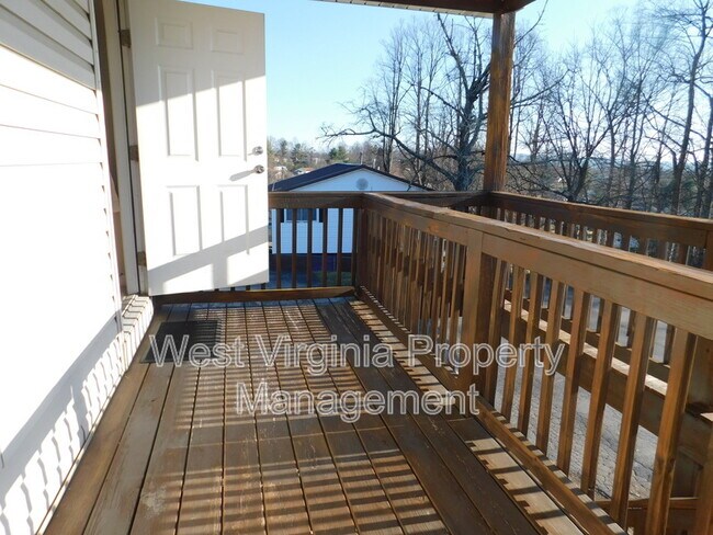 Building Photo - 404 Gatewood Ave