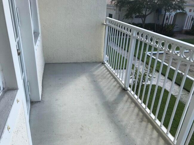 Building Photo - 9845 Baywinds Blvd