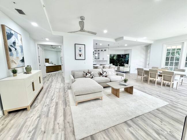 Building Photo - ** COLONADE ** PARK SHORE ** MOORINGS ** 3...