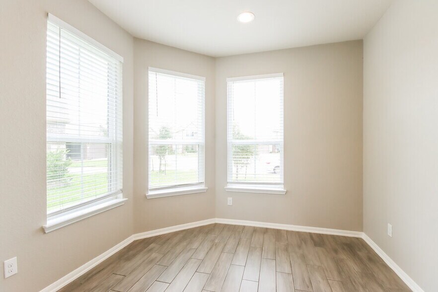 Building Photo - 23210 Snowy Ridge Dr