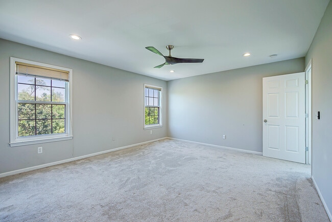 Building Photo - 2865 Barclay Wy