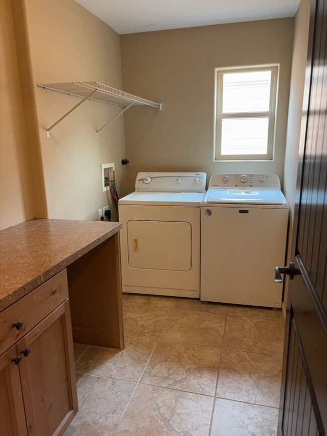 Building Photo - 2722 NE 88th Pl