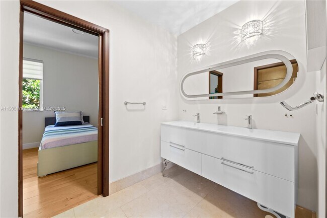 Building Photo - 7141 E Lago Dr