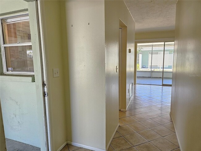 Building Photo - 105 Base Ave E