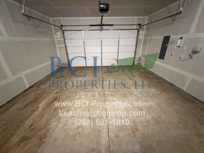 Building Photo - BRAND NEW 4 BEDROOM HOME JUST LISTED FOR R...