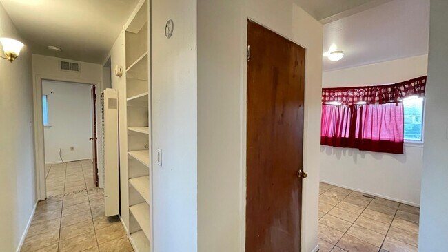 Building Photo - 9224 Montgomery Dr