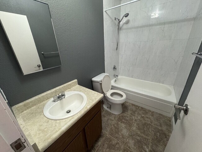 Building Photo - "Cozy 2-Bedroom Haven in North Las Vegas – 810 Sq Ft of Comfort on Harvard St!"
