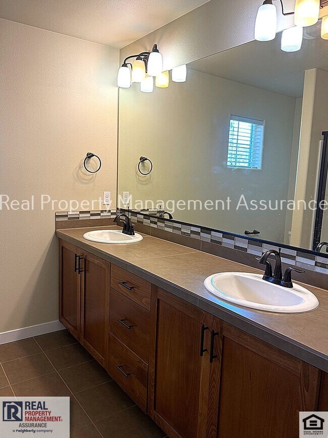 Building Photo - 410 SW Basilone Terrace