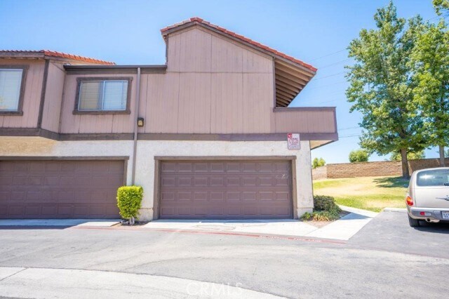 Building Photo - 1830 N Vineyard Ave