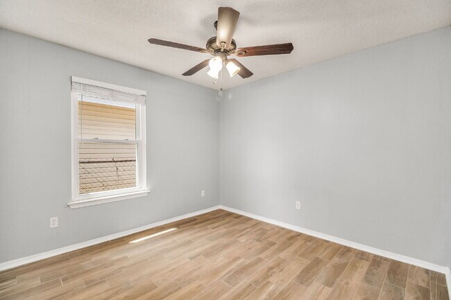 Building Photo - Charming 3-Bedroom Home Near Downtown Pens...