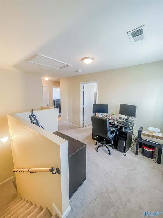 Building Photo - 3284 Castlecreek Dr