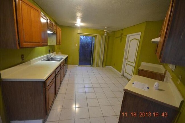 Building Photo - 1418 Hunters Park Dr