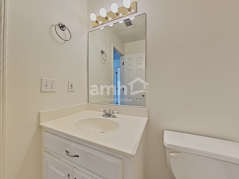 Building Photo - 1045 Fieldstone Dr
