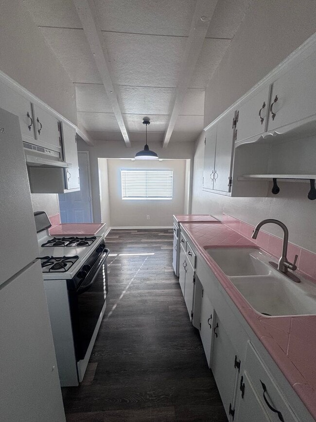 Building Photo - 671-677 Illinois Avenue