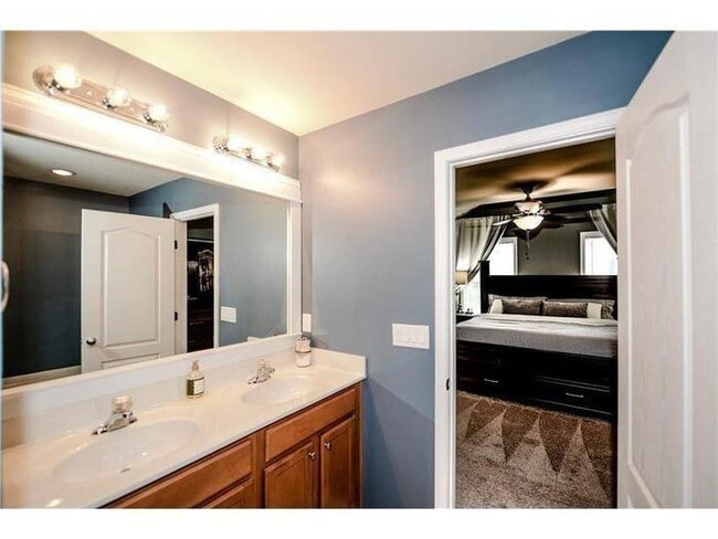 Building Photo - 2657 Cedar Dr