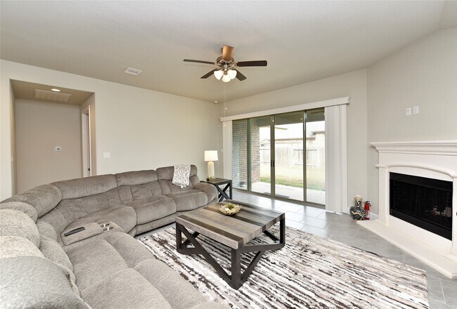 Building Photo - 5835 Euclid Loop