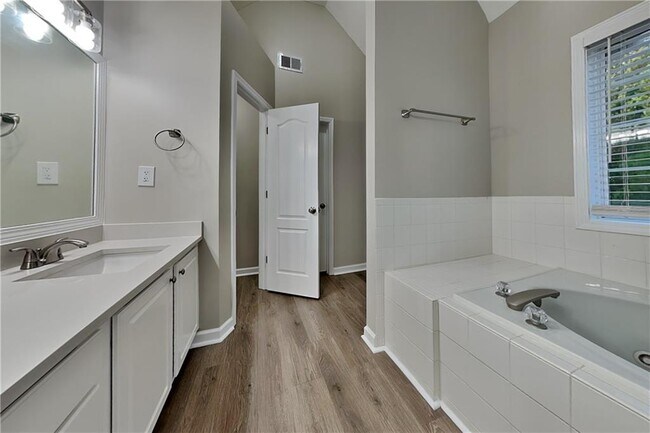 Building Photo - 755 Willowwind Dr