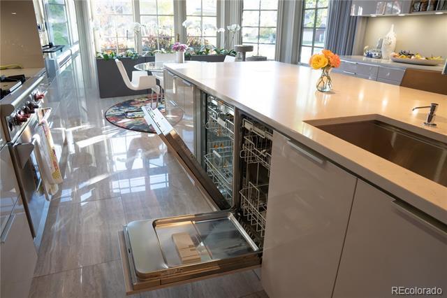 Building Photo - 190 S Glencoe St