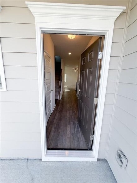 Building Photo - 145 Oak St