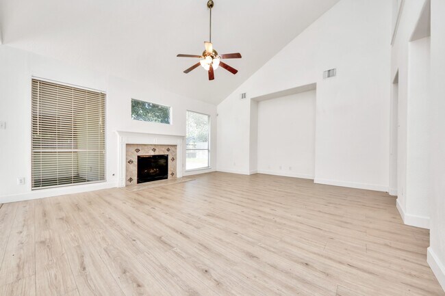 Building Photo - 13515 Scarab Dr