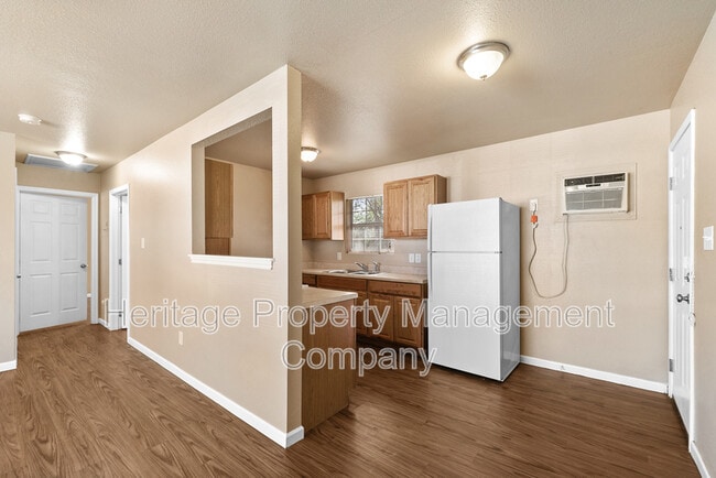 Building Photo - 1222 W Thorain Blvd