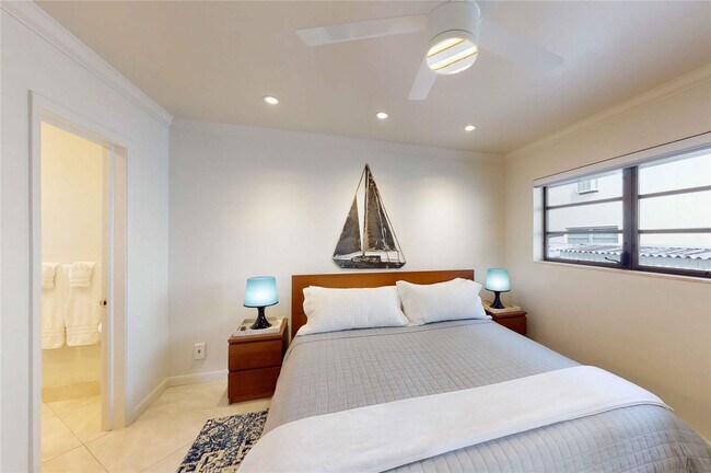 Building Photo - 2740 NE 15th St