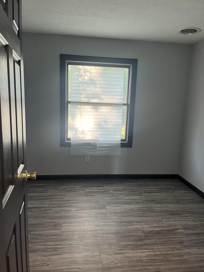 Building Photo - 208 Logan-