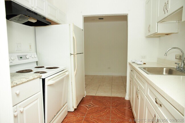 Building Photo - 25 NE 43rd St