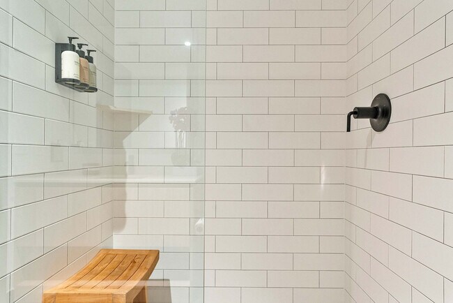 Building Photo - 398 NE 5th St