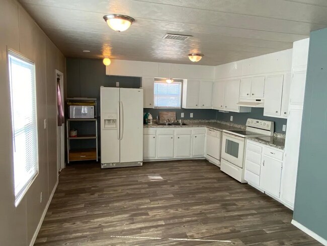 Building Photo - 6251 W Bilby Rd