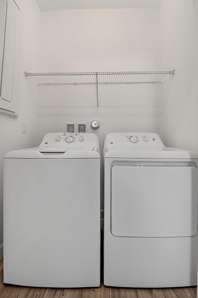 Building Photo - 4645 Meyerson Pl