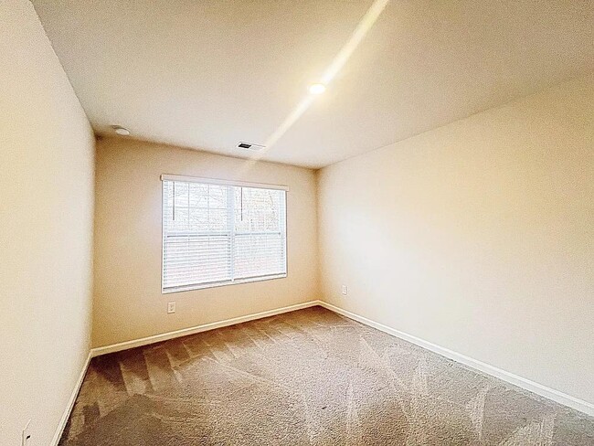 Building Photo - 211 Stellate Pl