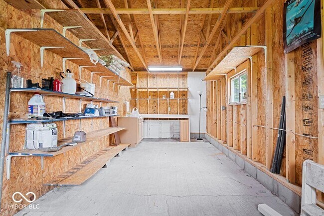 Building Photo - 606 E County Line Rd