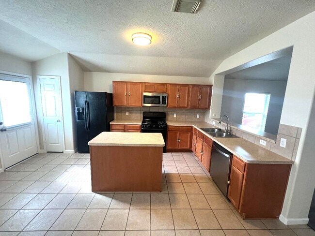 Building Photo - 20519 Lantern Springs Ln