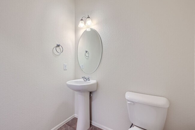Building Photo - 3 bedroom townhome on north side, attached...
