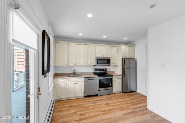 Building Photo - 1115 3rd Ave