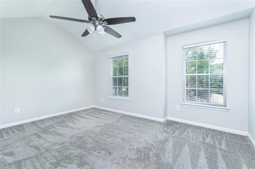 Building Photo - 310 Sugarberry Ln