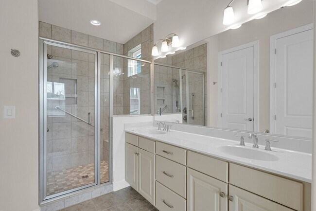 Building Photo - Light, bright, and move-in ready home in the highly sought-after Trilogy at Lake Norman community...