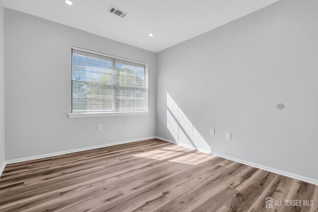 Building Photo - 812 Green Hollow Dr