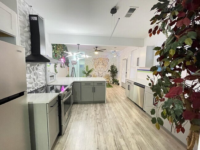 Building Photo - 2462 Hale Ave