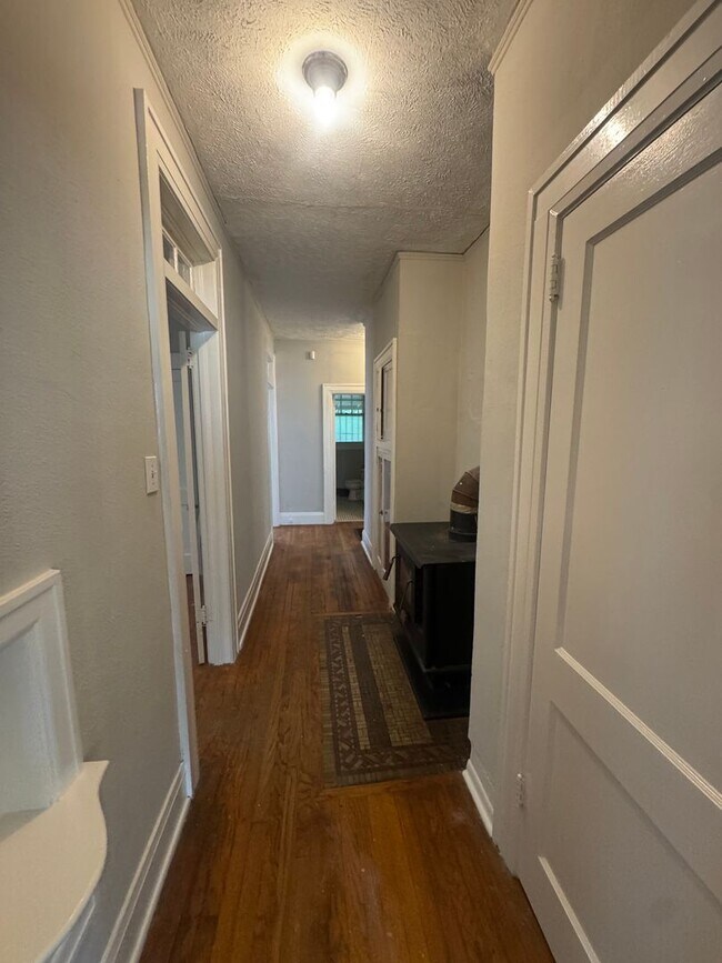 Building Photo - Four Bedrooms in The Garden District