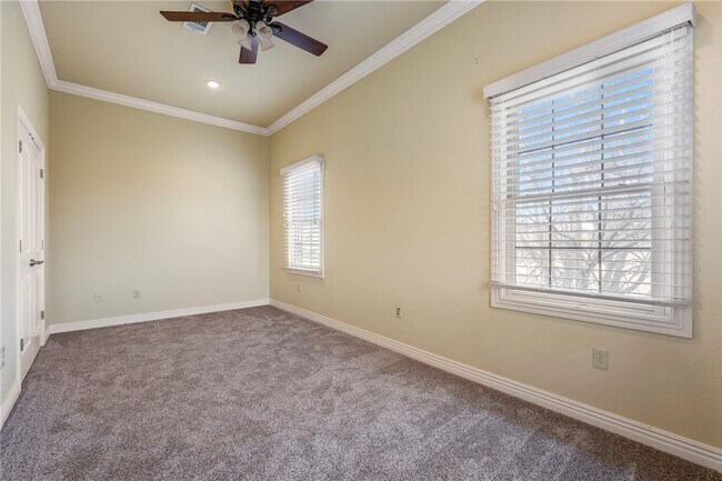 Building Photo - 2700 S Everest Ave