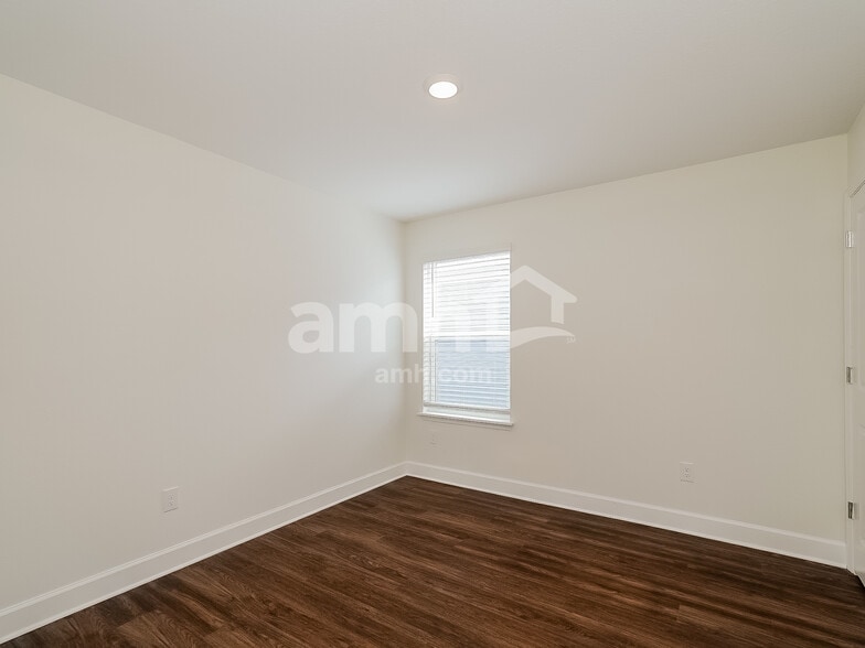 Building Photo - 29566 Cedar Waxwing Dr