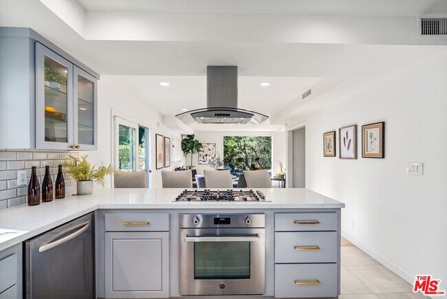 Building Photo - 7560 Devista Dr