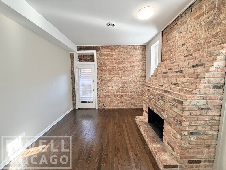 Primary Photo - 3433 N Elaine Pl