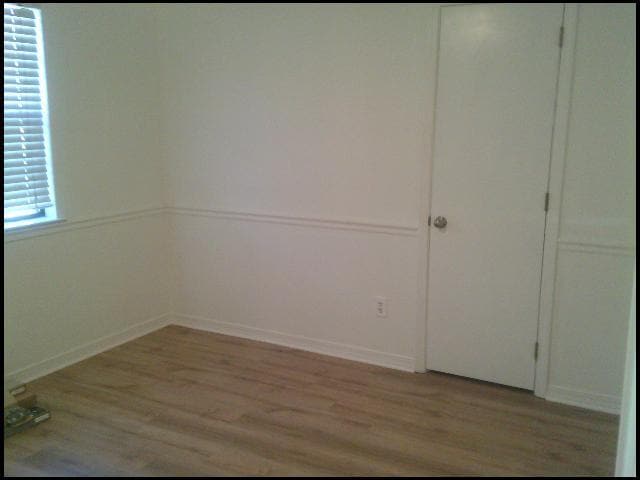 Building Photo - 400 Maxine Ave